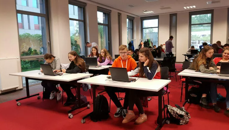 Praca nad zadaniami — koncentracja i zaangażowanie